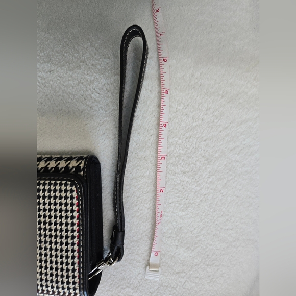 Chaps Black and White Houndstooth Wristlet NWOT New without Tags - Picture 6 of 6